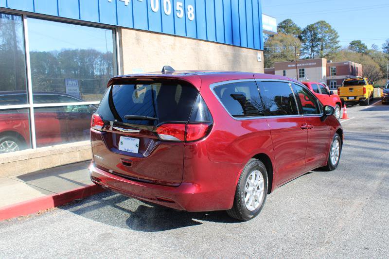 Used 2021 Chrysler Voyager LX image 4