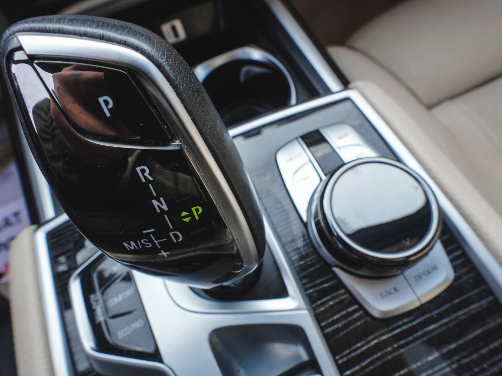 Used 2017 BMW 740i image 28