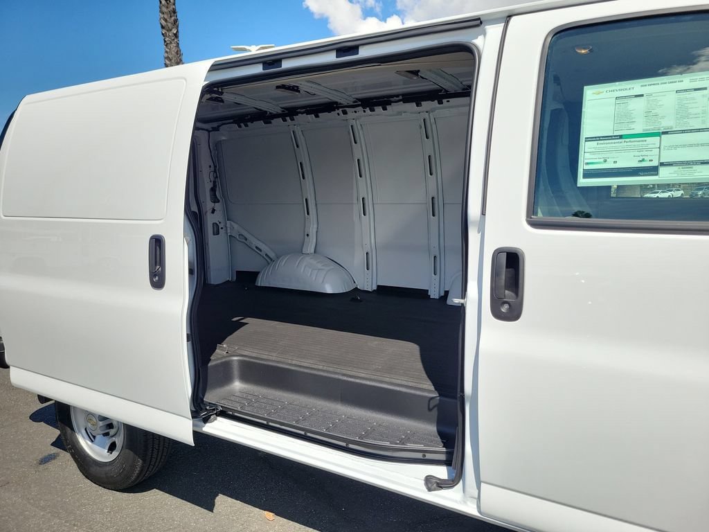 New 2026 Chevrolet Express 2500 w/ Communications Package RWD image 12