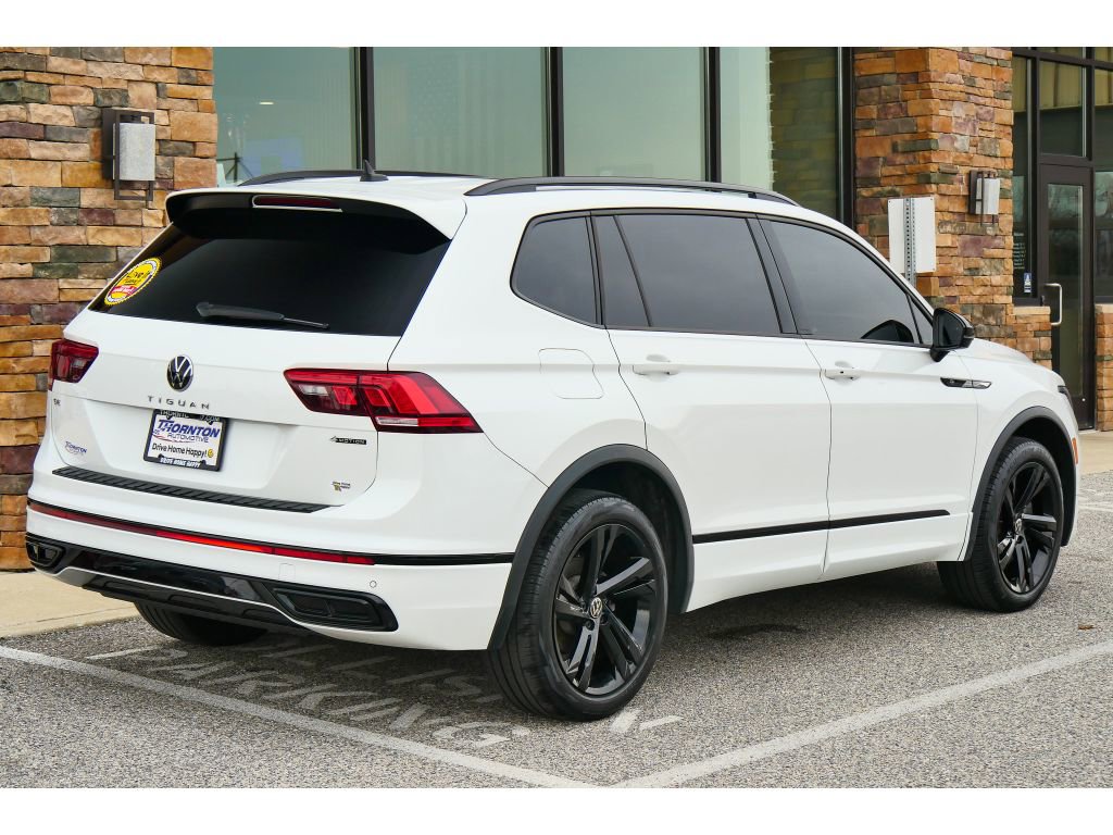 Used 2023 Volkswagen Tiguan SE R-Line AWD/4WD image 3