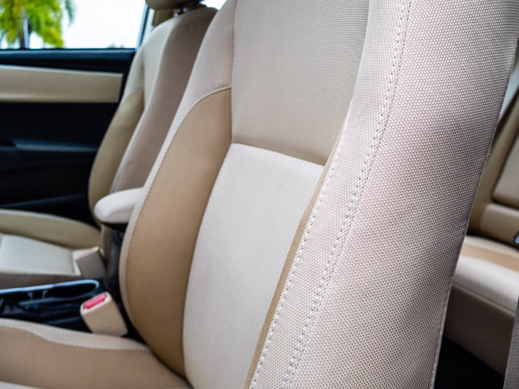 Used 2017 Toyota Corolla LE w/ Carpet Mat Package (TMS) FWD image 15