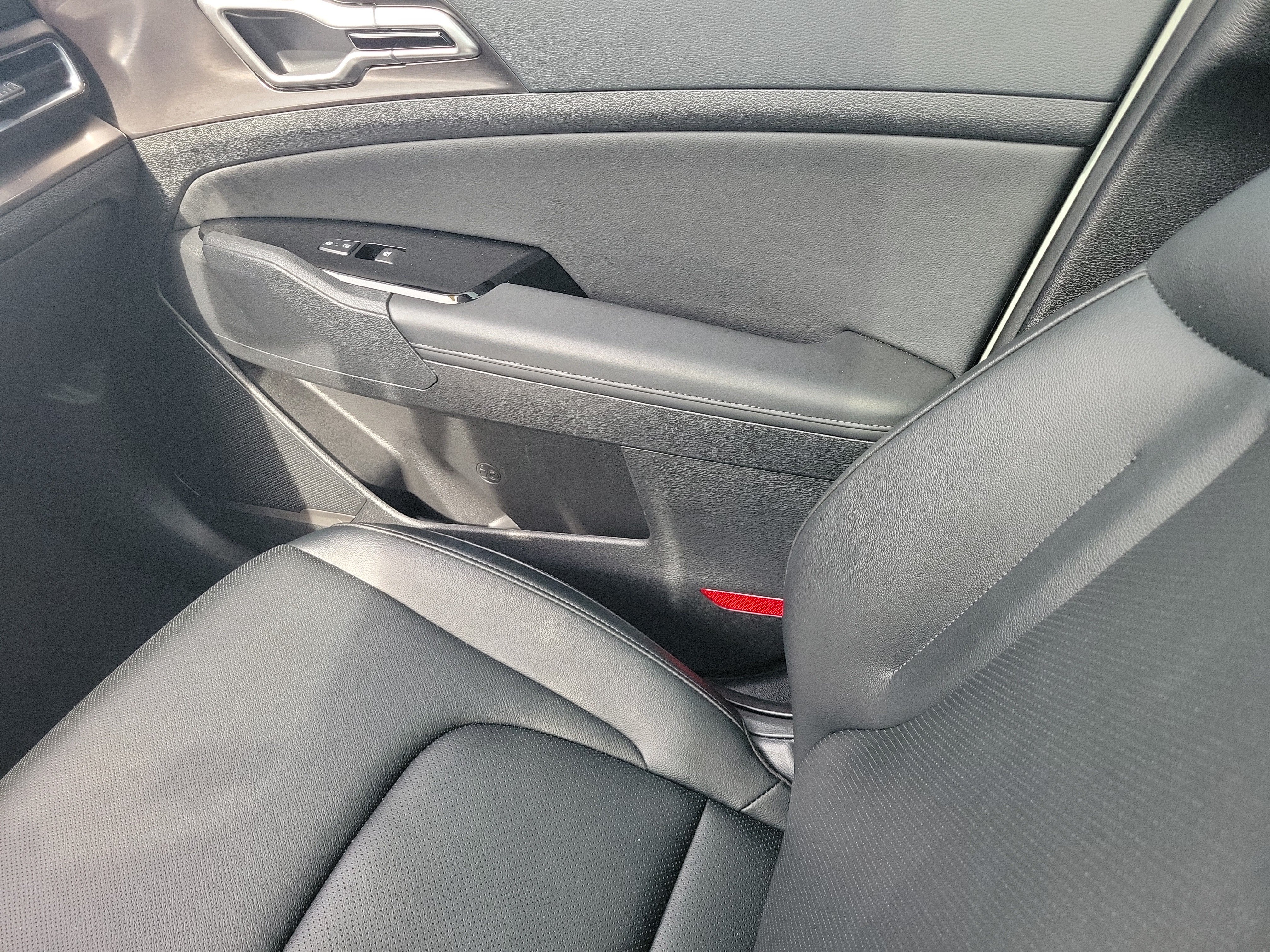 Used 2025 Kia Sportage EX w/ Premium Package FWD image 18
