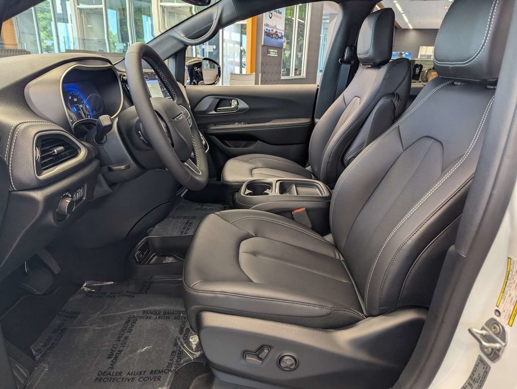 New 2027 Chrysler Pacifica Select w/ Family Tech Group FWD image 18