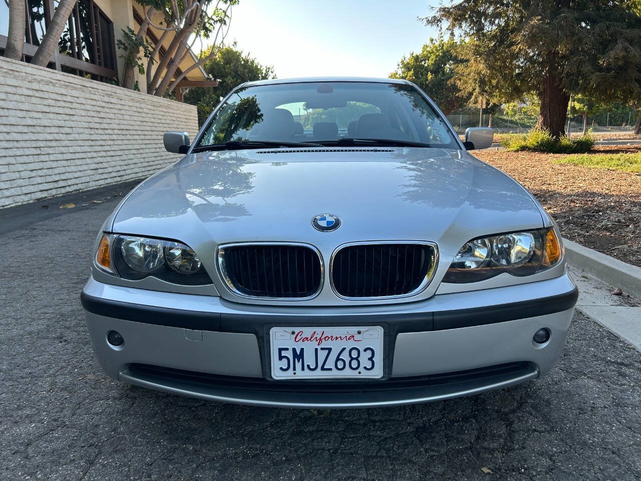 Used 2005 BMW 325i Sedan RWD image 5