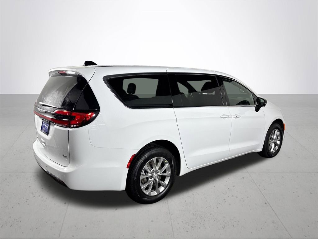 New 2026 Chrysler Pacifica Select AWD/4WD image 6
