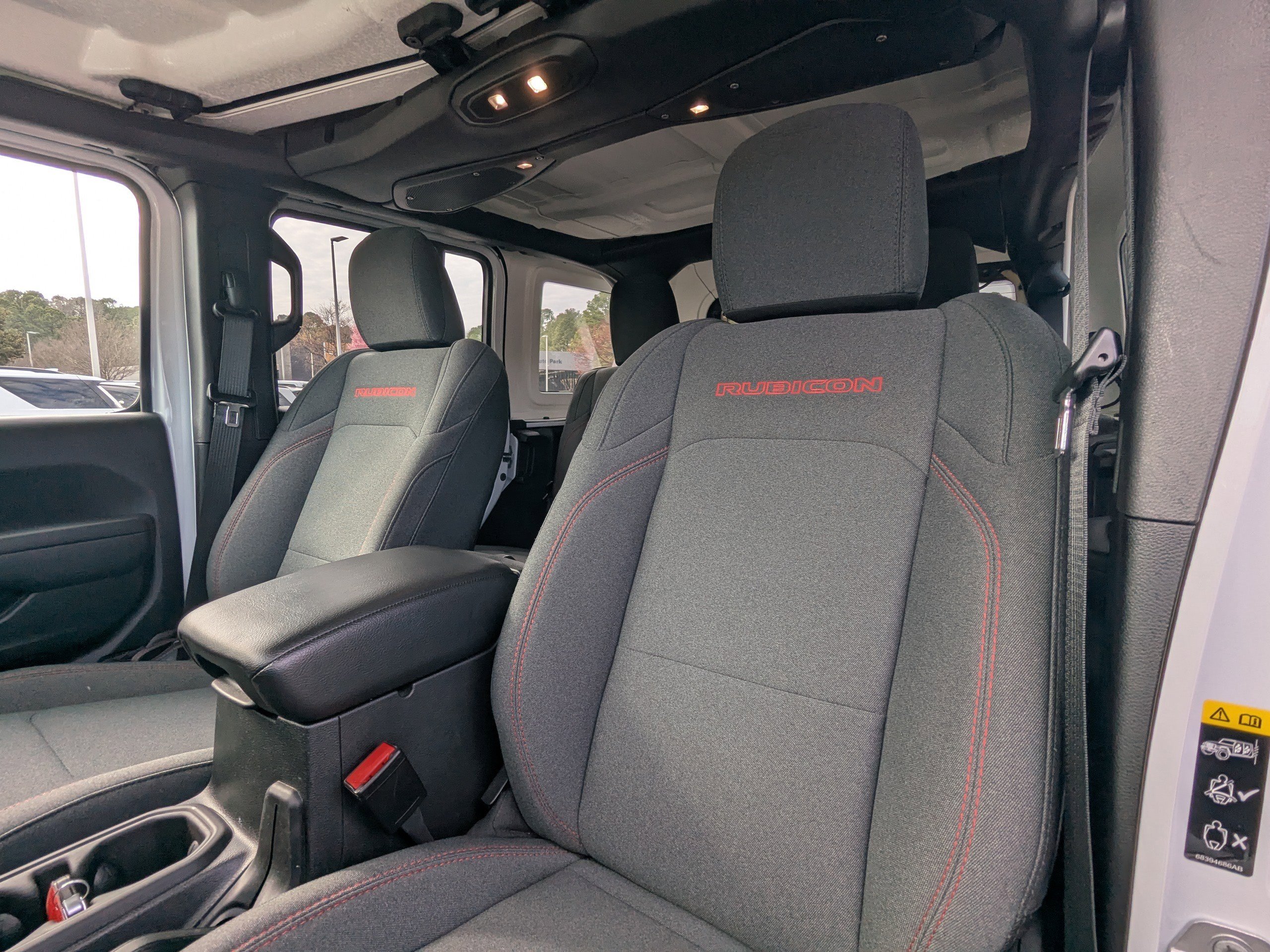 Used 2025 Jeep Wrangler Rubicon image 9