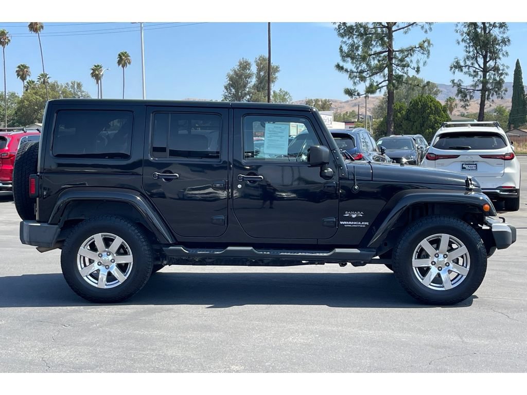 Used 2017 Jeep Wrangler Unlimited Sahara w/ Connectivity Group AWD/4WD image 7