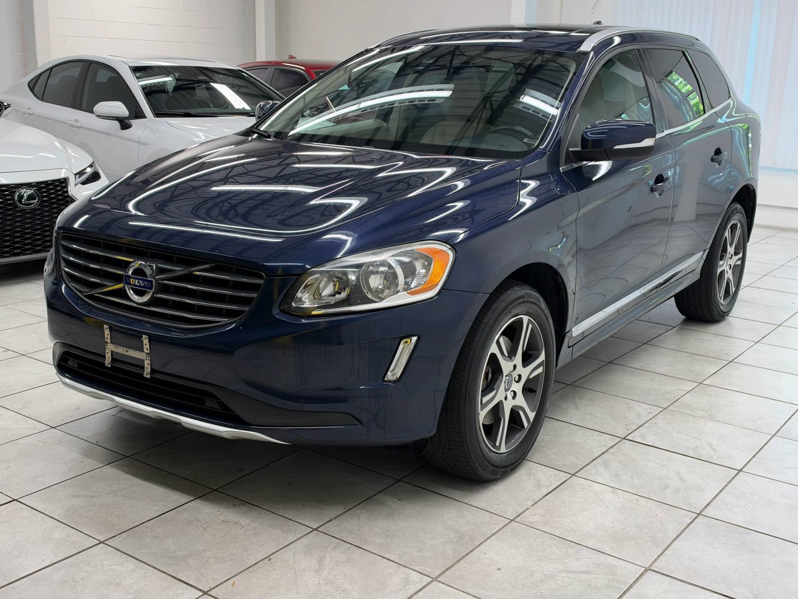 Used 2015 Volvo XC60 T6 AWD/4WD image 3
