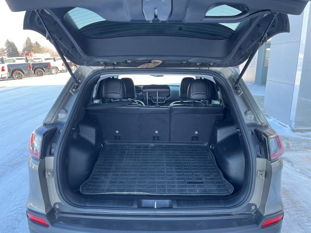 Used 2021 Jeep Cherokee Trailhawk image 9
