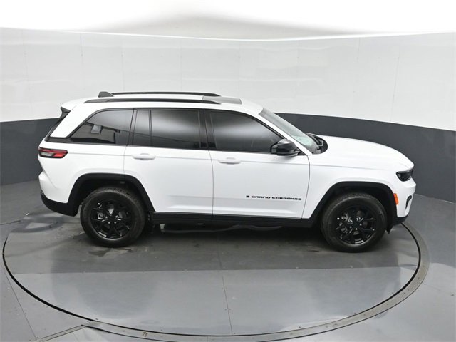 New 2025 Jeep Grand Cherokee Altitude image 28