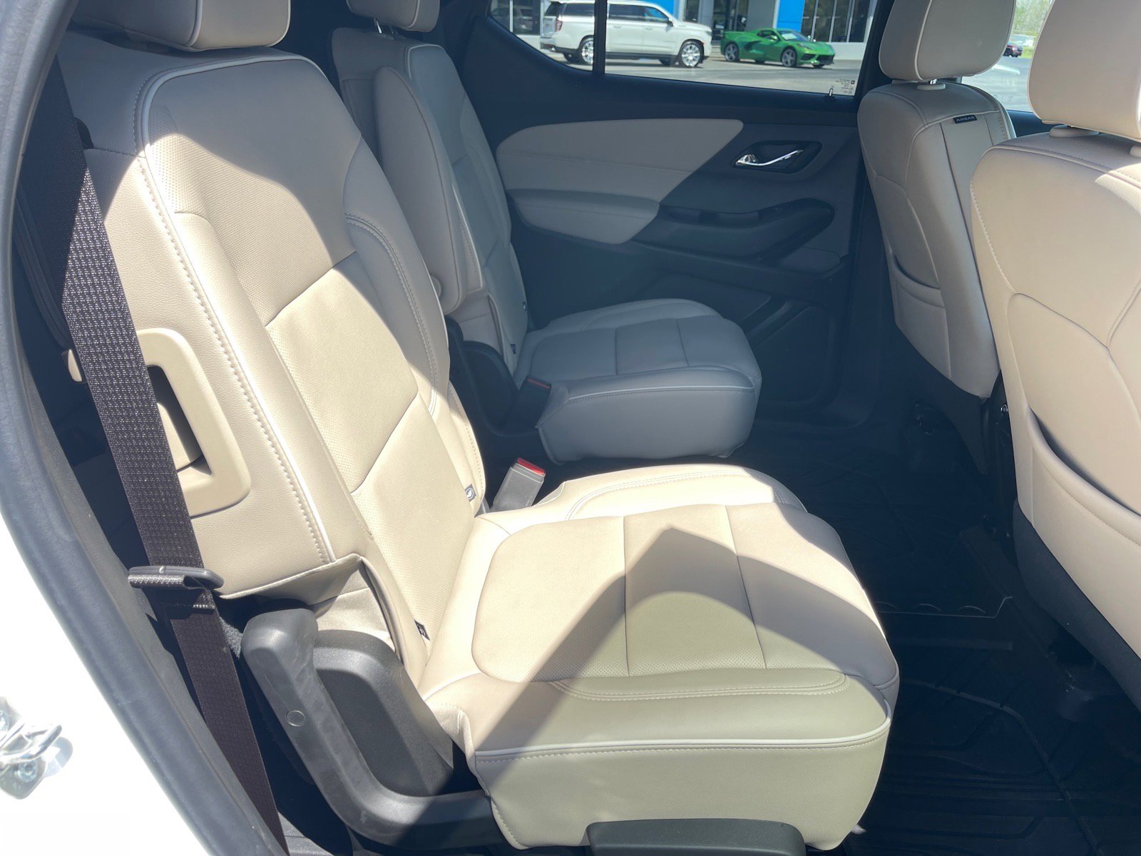 Used 2023 Chevrolet Traverse Premier FWD image 16