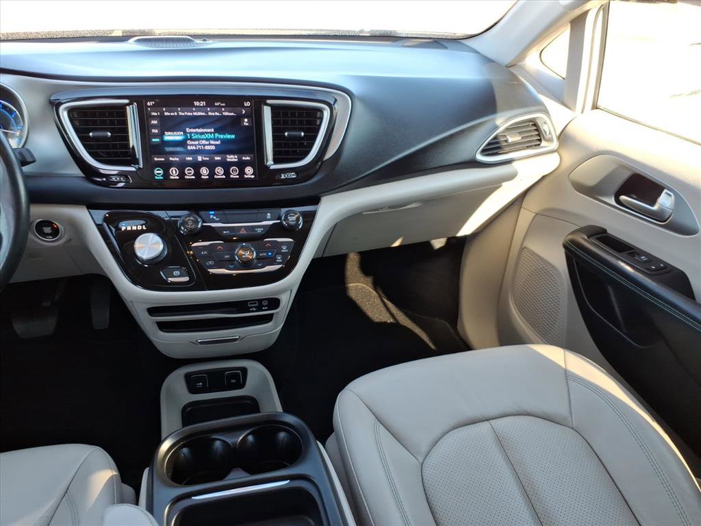 Used 2018 Chrysler Pacifica Touring-L image 11