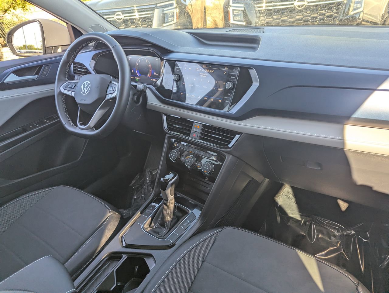 Used 2024 Volkswagen Taos SE w/ Panoramic Sunroof Package FWD image 13