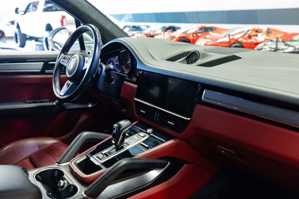 Used 2019 Porsche Cayenne Turbo image 12
