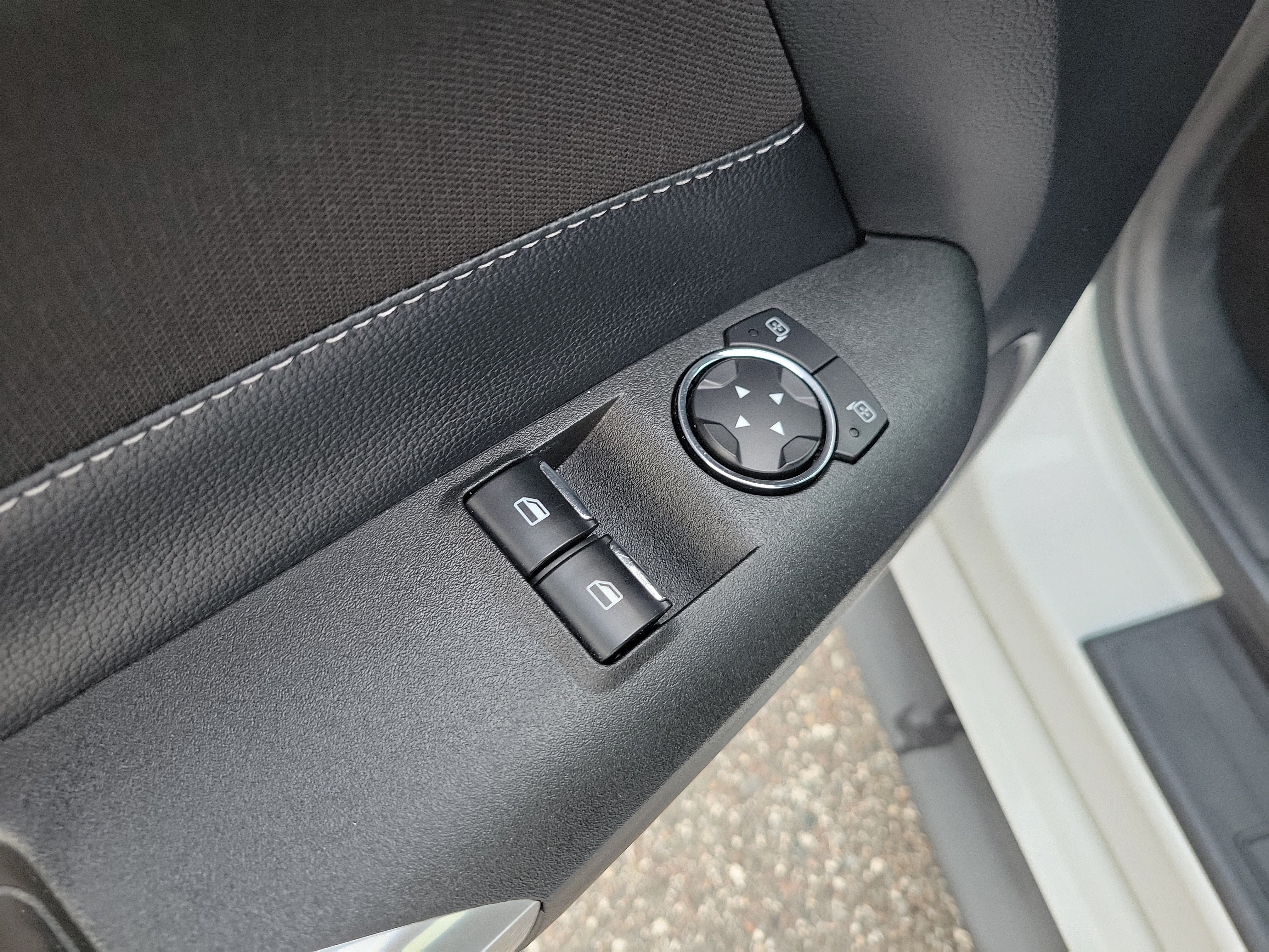 Used 2017 Ford Mustang Coupe RWD image 12