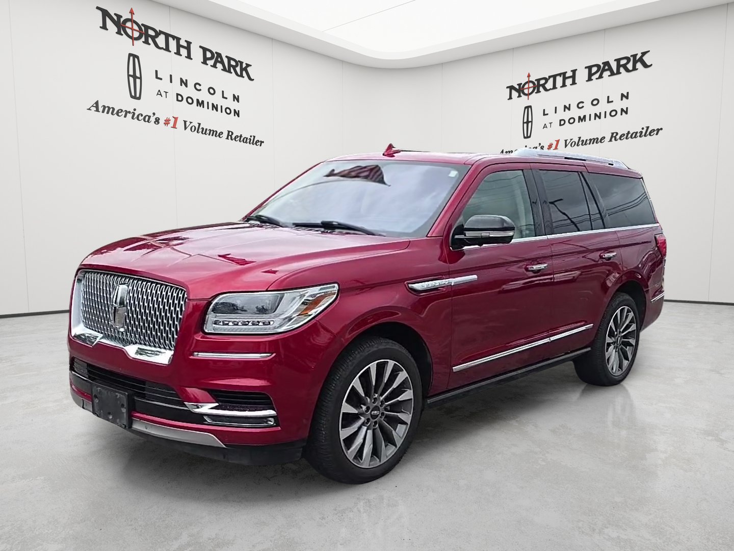 Used 2018 Lincoln Navigator Select w/ Technology Package RWD image 1