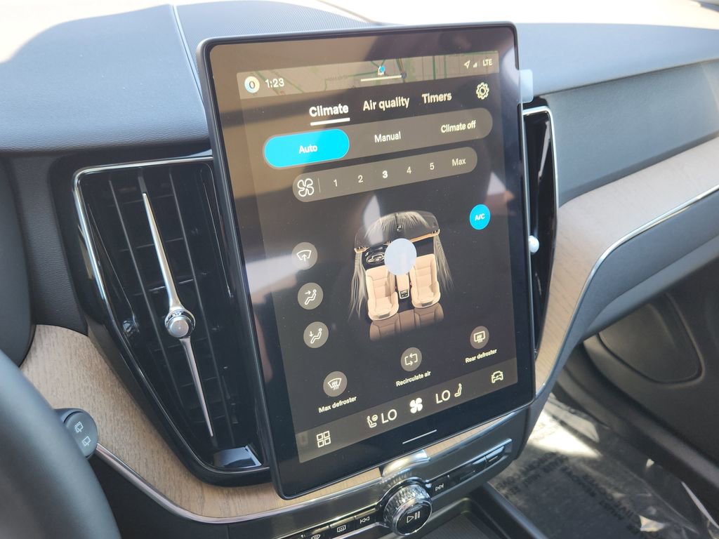 New 2026 Volvo XC60 B5 Plus w/ Climate Package image 9