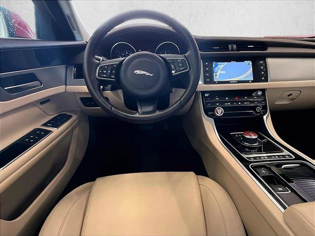 Used 2018 Jaguar XF Premium RWD image 7