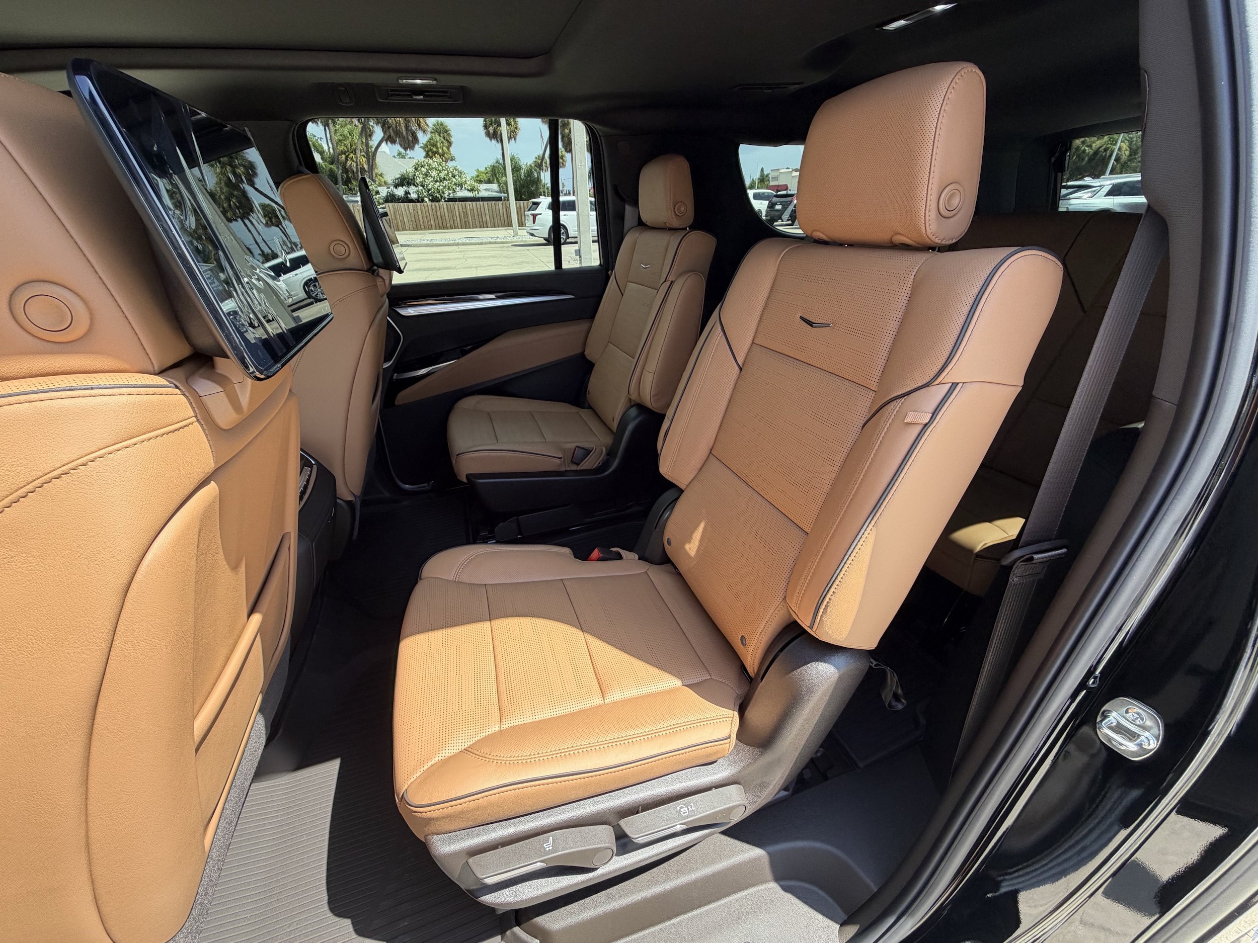 New 2026 Cadillac Escalade ESV Luxury w/ LPO, Floor Liner Package AWD/4WD image 14