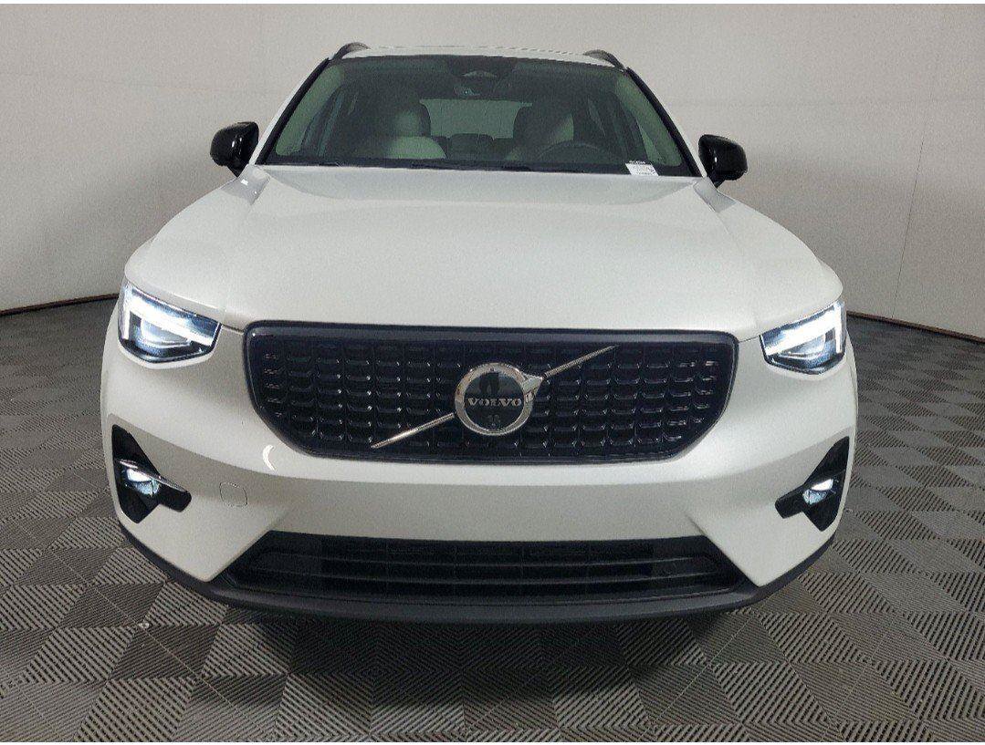 Certified 2026 Volvo XC40 B5 Plus w/ Protection Package Premier AWD/4WD image 2