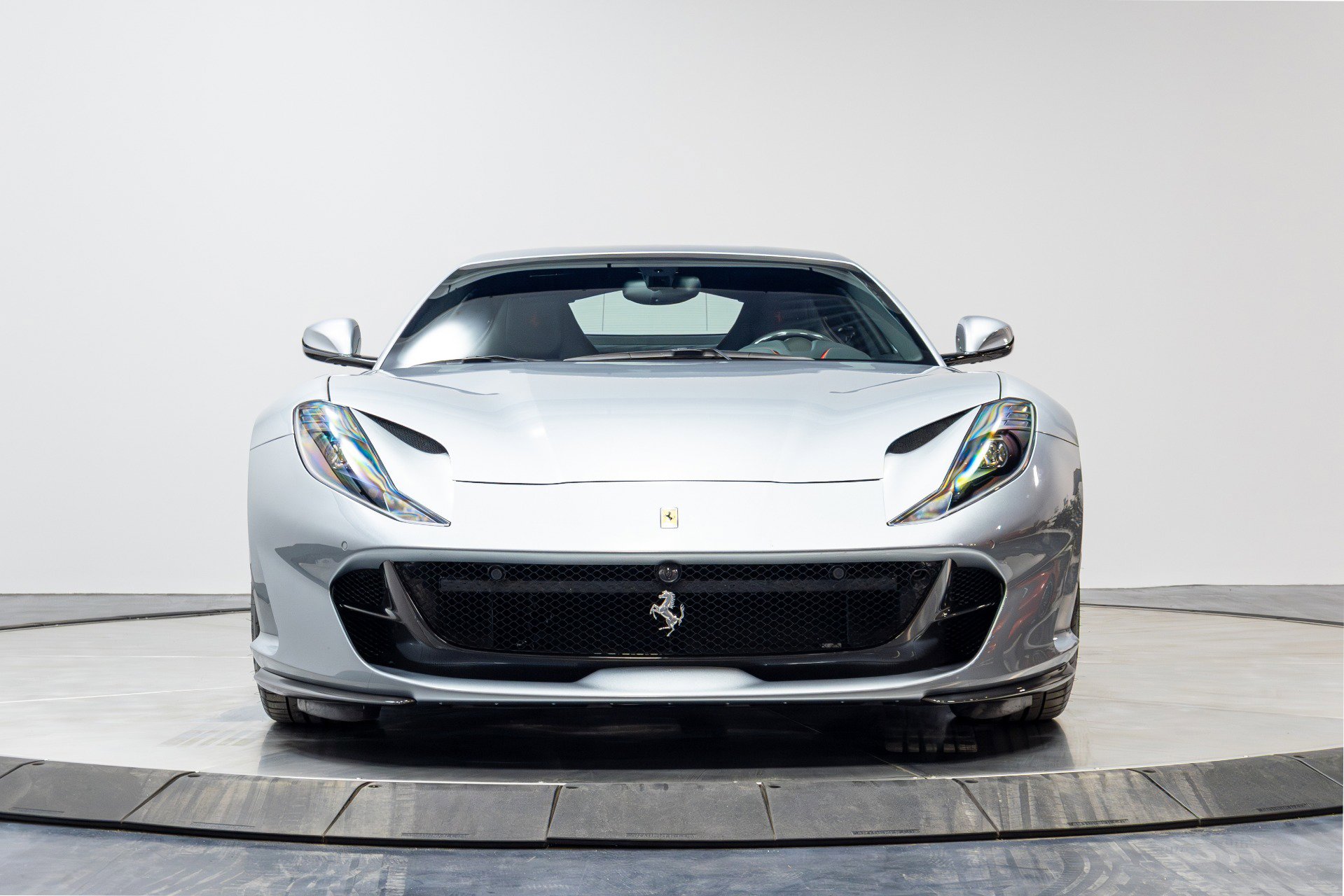 Used 2018 Ferrari 812 Superfast RWD image 38