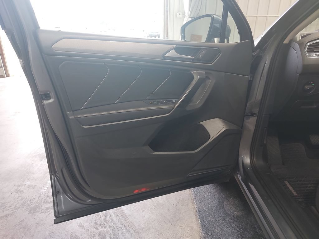 Used 2022 Volkswagen Tiguan SE AWD/4WD image 27