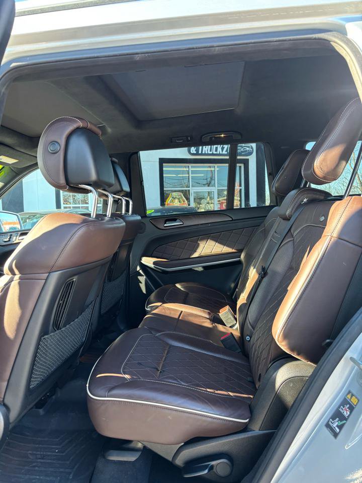 Used 2016 Mercedes-Benz GL 550 4MATIC image 16