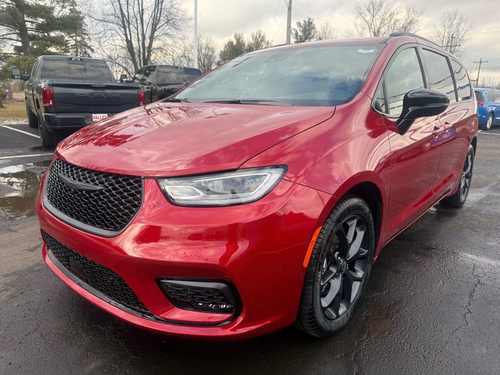 New 2026 Chrysler Pacifica Limited w/ S Appearance Package image 7