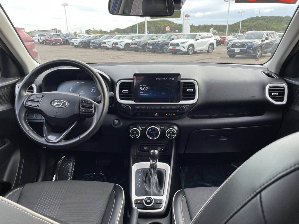 Used 2023 Hyundai Venue Limited w/ Cargo Package image 15
