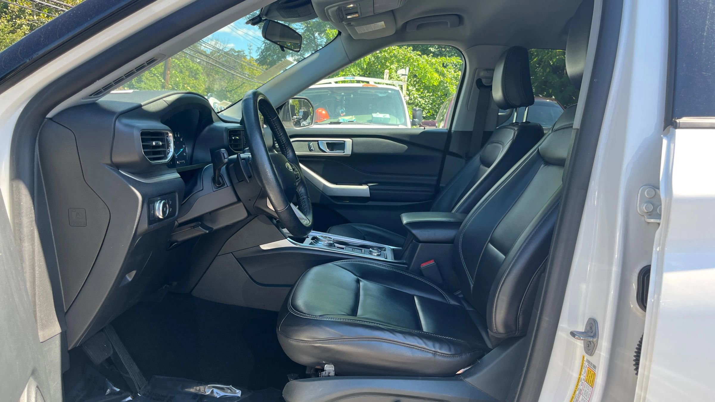 Used 2021 Ford Explorer XLT w/ Equipment Group 202A image 9