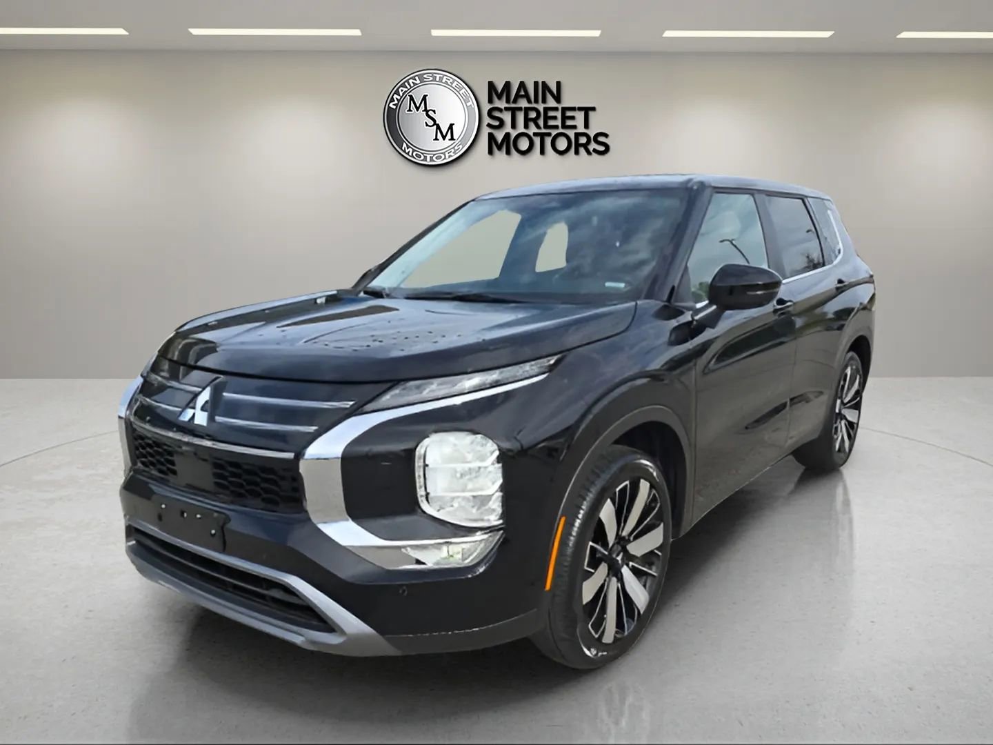 Used 2025 Mitsubishi Outlander SE image 1