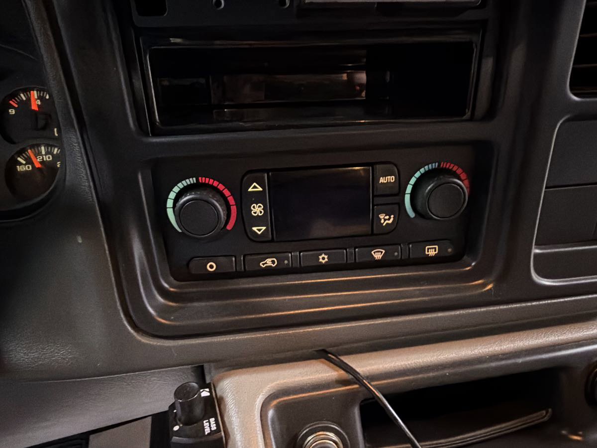 Used 2005 Chevrolet Avalanche Z71 w/ Sun And Sound Package image 20