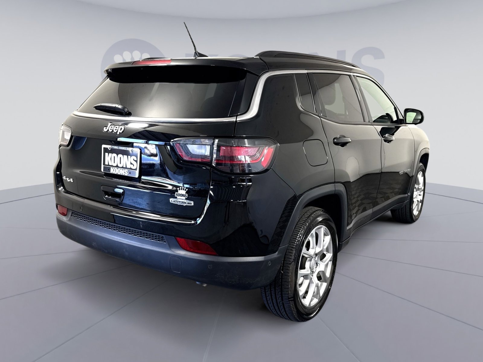 Used 2023 Jeep Compass Latitude w/ Sun and Sound Group image 7