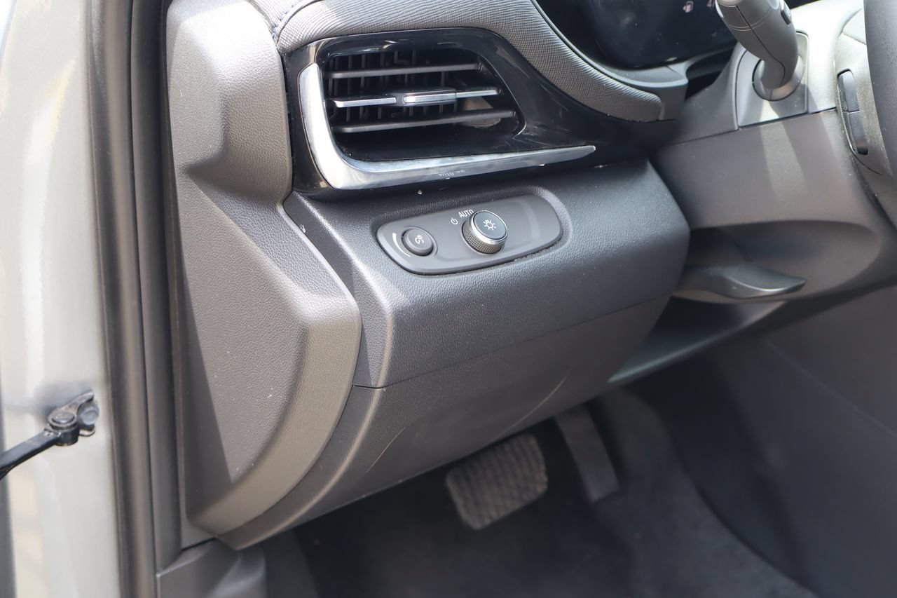 Used 2025 Buick Envista Sport Touring FWD image 21