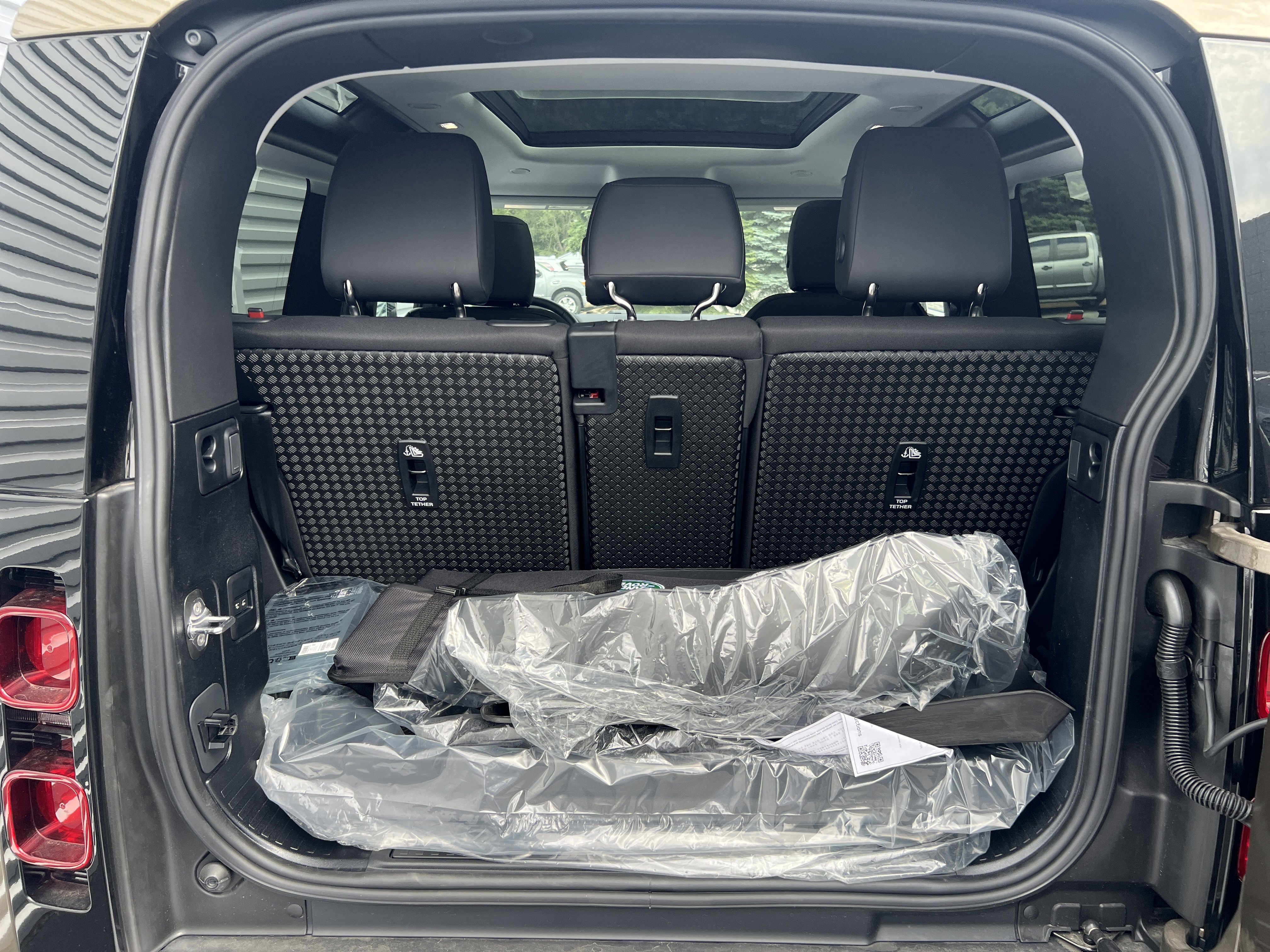 New 2025 Land Rover Defender 90 S image 32