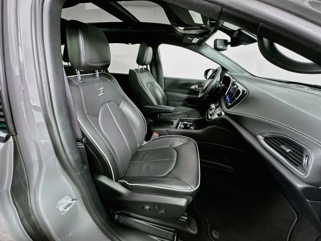 Used 2025 Chrysler Pacifica Premium FWD image 30