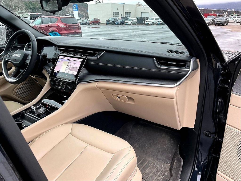 Used 2024 Jeep Grand Cherokee Limited AWD/4WD image 13