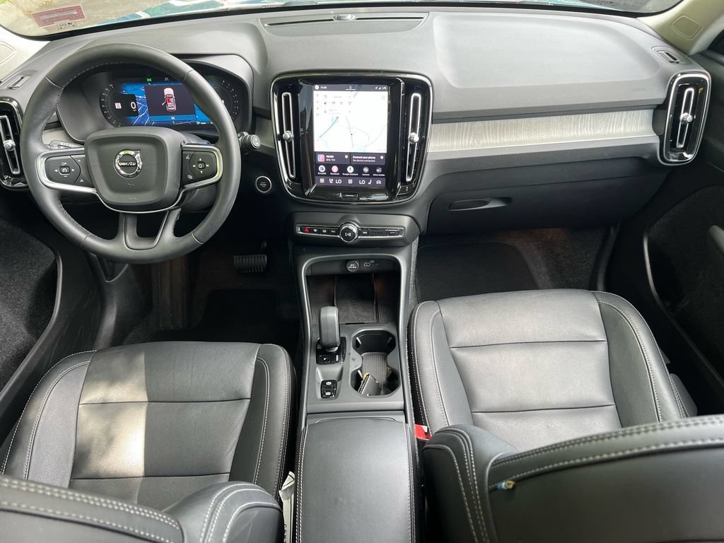 Certified 2025 Volvo XC40 B5 Core AWD/4WD image 26