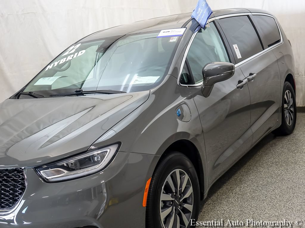 Used 2022 Chrysler Pacifica Touring-L FWD image 4