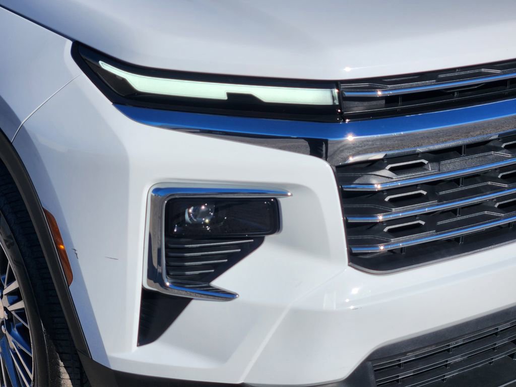 Used 2025 Chevrolet Traverse LT image 9