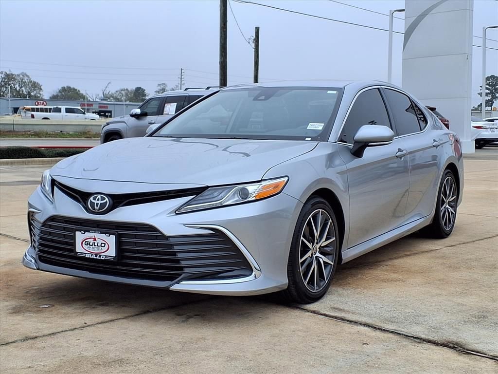 Certified 2022 Toyota Camry XLE image 3