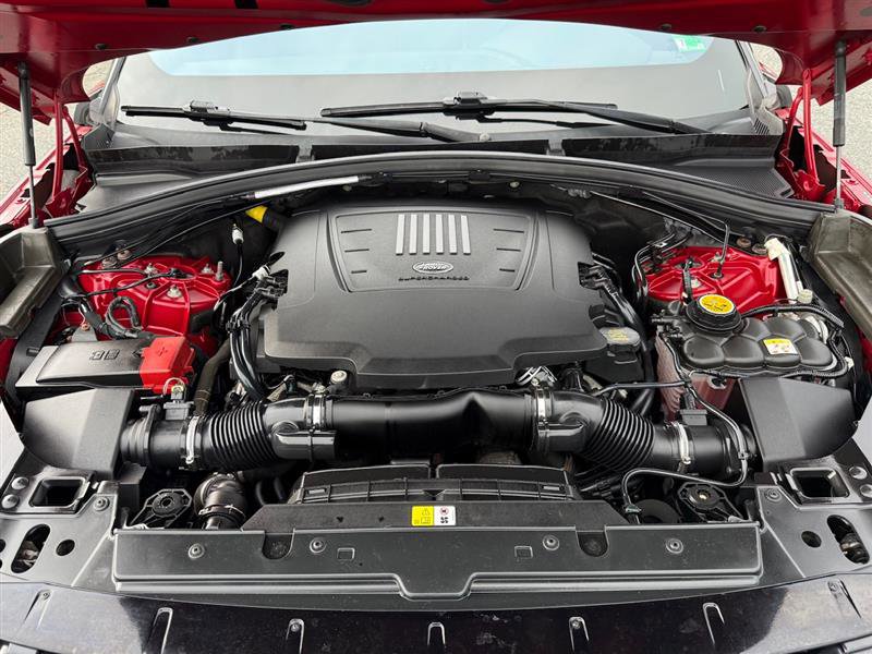 Used 2018 Land Rover Range Rover Velar R-Dynamic SE image 40