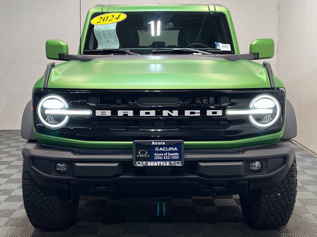 Used 2024 Ford Bronco Outer Banks AWD/4WD image 2