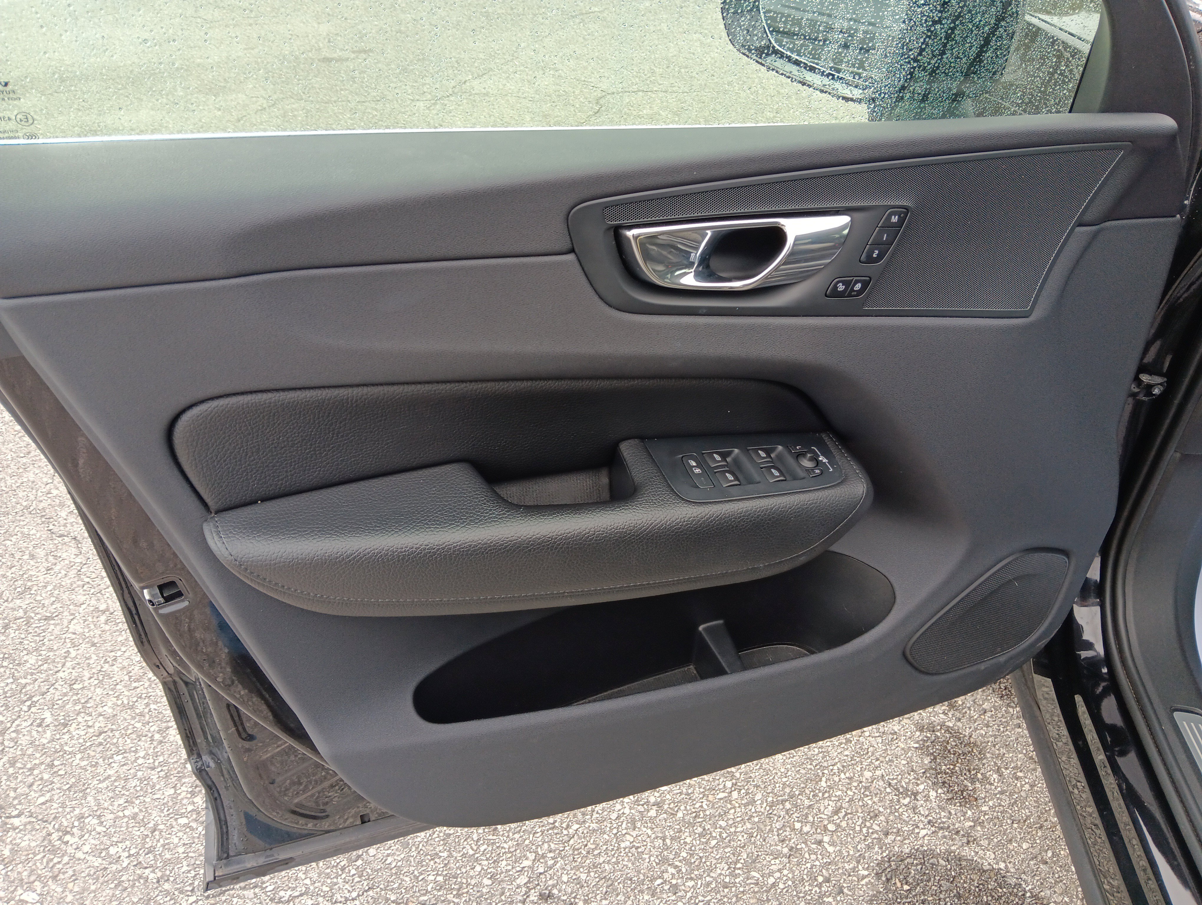 Used 2019 Volvo XC60 T5 Momentum w/ Premium Package image 10