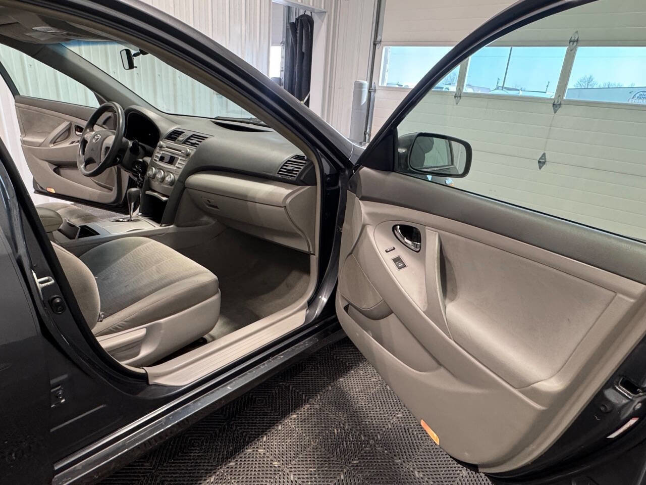 Used 2011 Toyota Camry LE w/ LE Extra-Value Pkg image 15