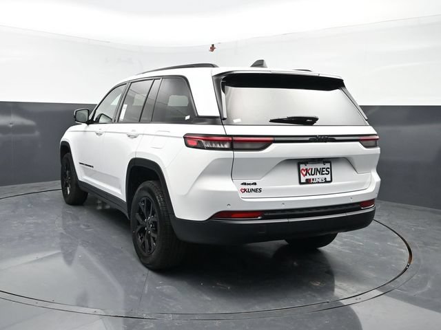 Used 2025 Jeep Grand Cherokee Altitude AWD/4WD image 7