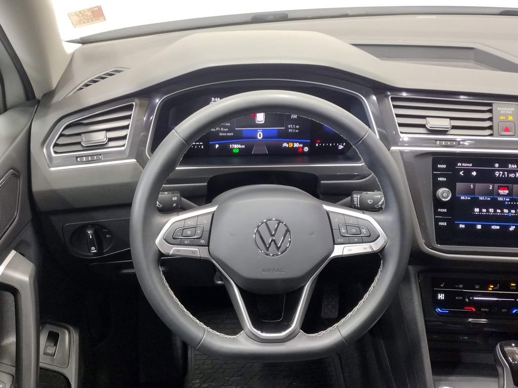 Certified 2024 Volkswagen Tiguan SE image 37