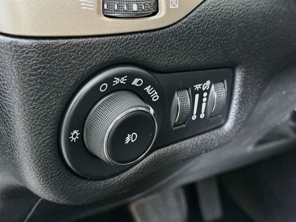 Used 2017 Jeep Cherokee Limited AWD/4WD image 20