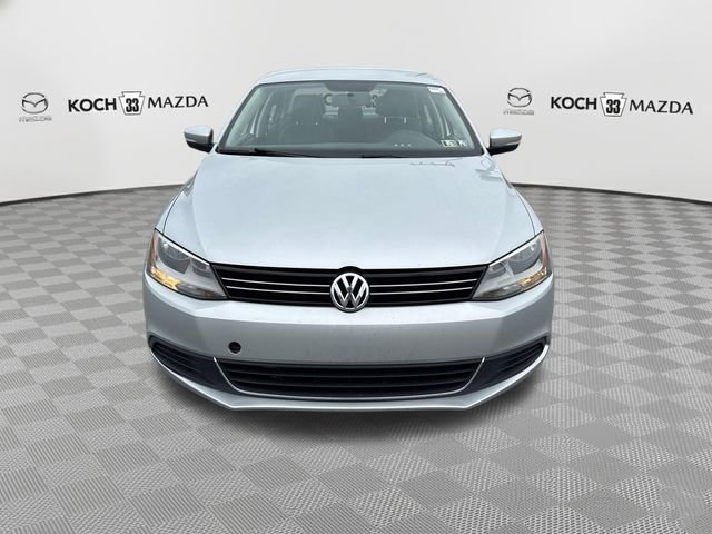 Used 2013 Volkswagen Jetta SE FWD image 2