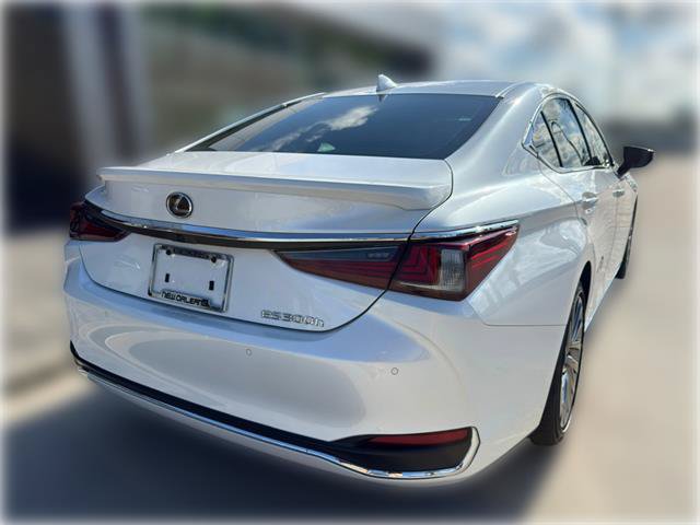 Used 2025 Lexus ES 300h Ultra Luxury w/ Accessory Package (Z1) FWD image 8